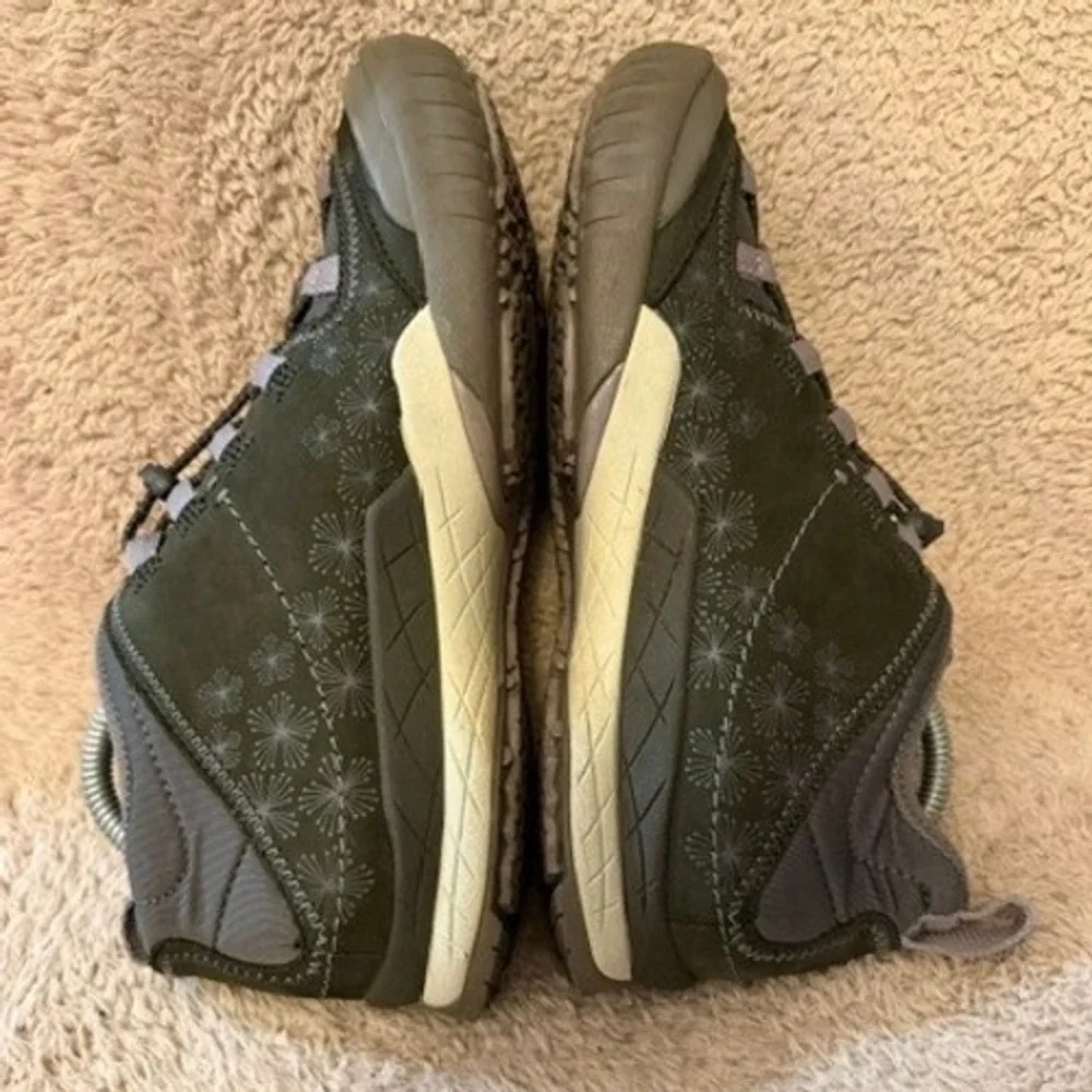 Cushe Wildrun UW00837 Womens Olive Green Floral Suede Hiking Trail Shoes Vibram